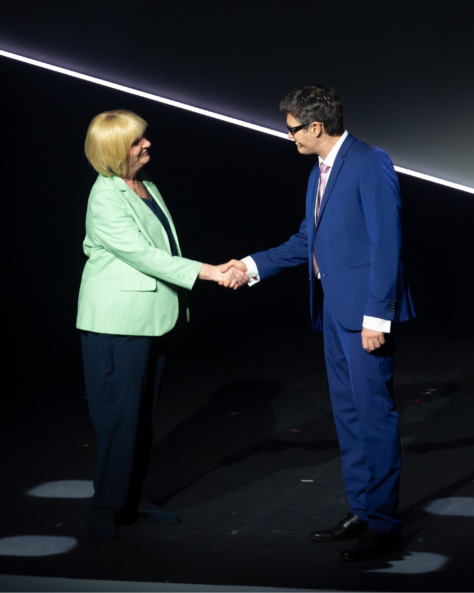 Claude-Inga Barbey dans une scène politique en duo